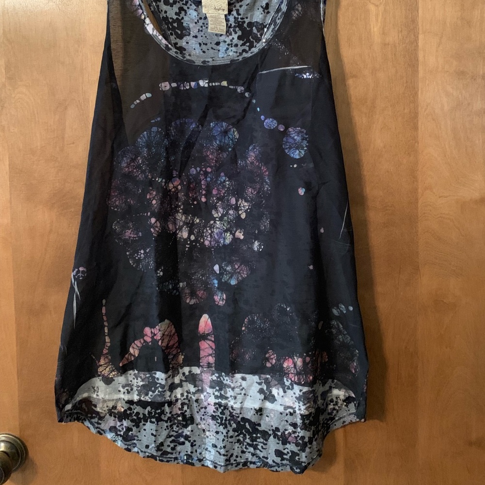 Daytrip tank size L from Buckle navy background